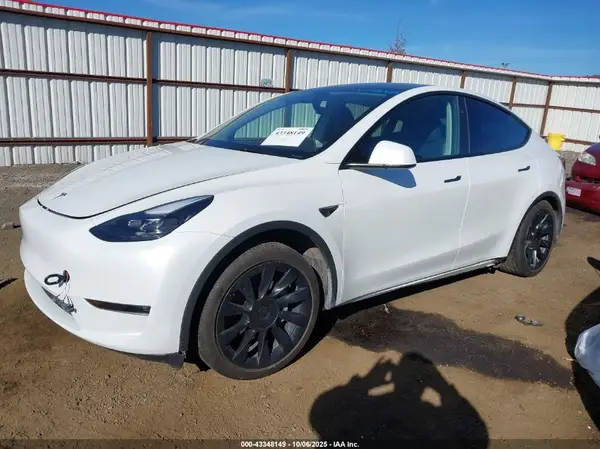 7SAYGAEE4RF106218 2024 TESLA MODEL Y - Image 2