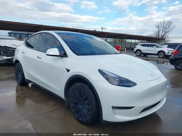 7SAYGAEE4RF111001 2024 TESLA MODEL Y - Image 1