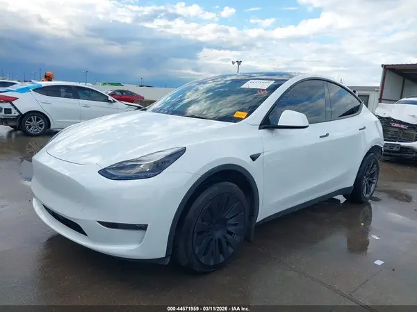 7SAYGAEE4RF111001 2024 TESLA MODEL Y - Image 2