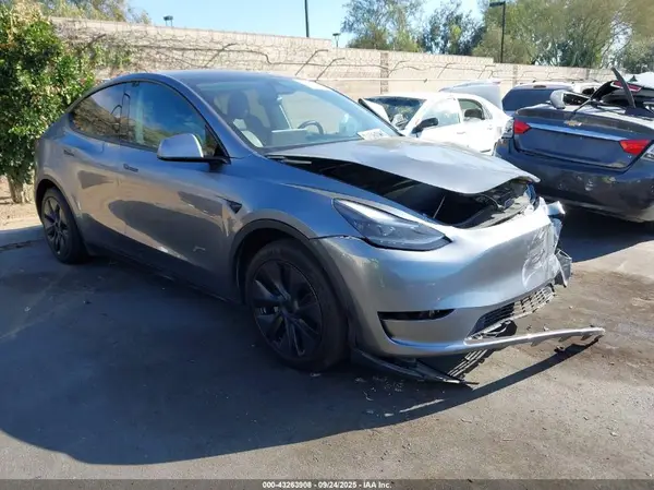 7SAYGAEE4RF115761 2024 TESLA MODEL Y - Image 1