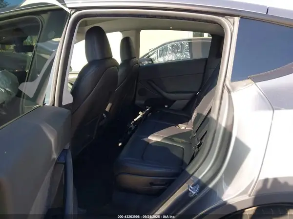 7SAYGAEE4RF115761 2024 TESLA MODEL Y - Image 8