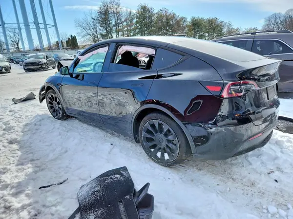 7SAYGAEE4RF120670 2024 TESLA MODEL Y - Image 2