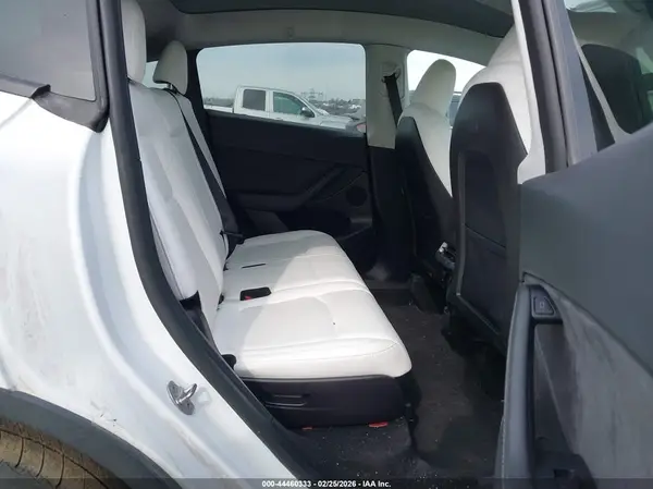 7SAYGAEE4RF121382 2024 TESLA MODEL Y - Image 8