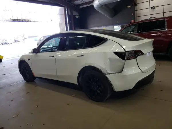 7SAYGAEE4RF121950 2024 TESLA MODEL Y - Image 2