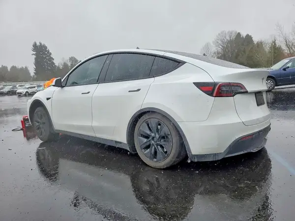 7SAYGAEE4RF124542 2024 TESLA MODEL Y - Image 2