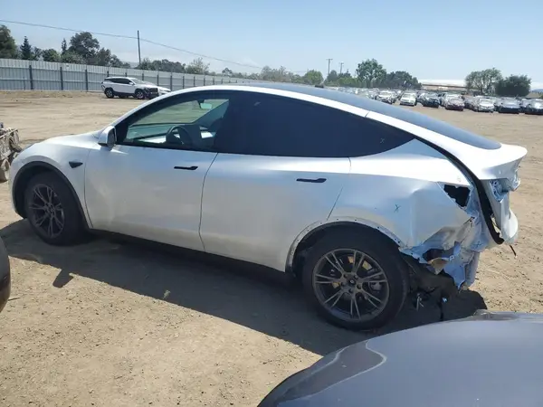 7SAYGAEE4RF127358 2024 TESLA MODEL Y - Image 2