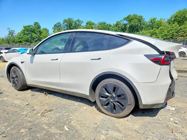 7SAYGAEE4RF131149 2024 TESLA MODEL Y - Image 2