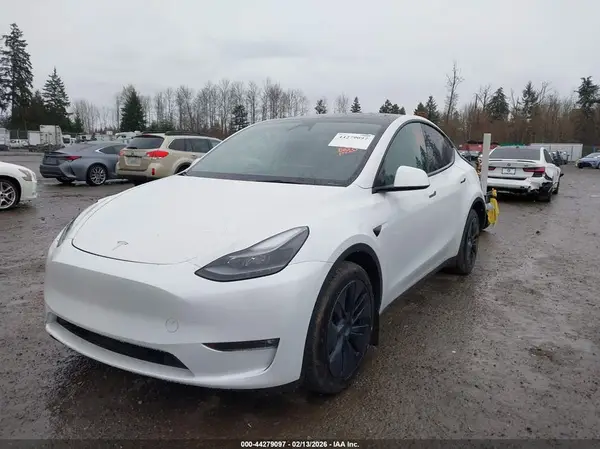 7SAYGAEE4RF131751 2024 TESLA MODEL Y - Image 2