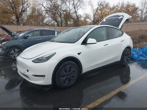 7SAYGAEE4RF149473 2024 TESLA MODEL Y - Image 2