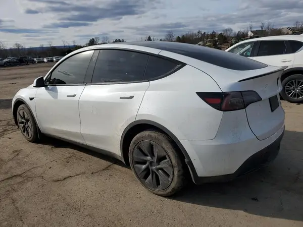 7SAYGAEE4RF149974 2024 TESLA MODEL Y - Image 2