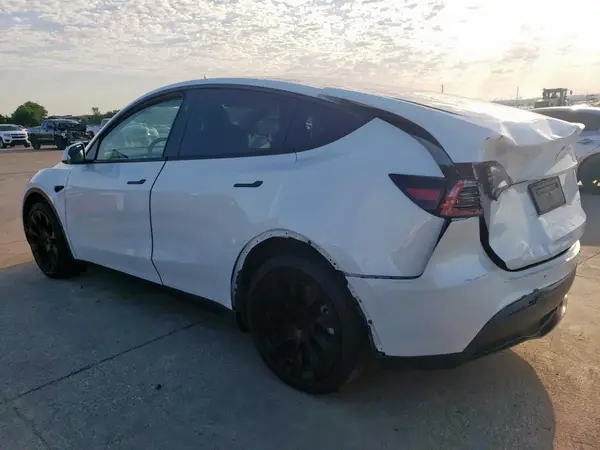 7SAYGAEE4RF154625 2024 TESLA MODEL Y - Image 2