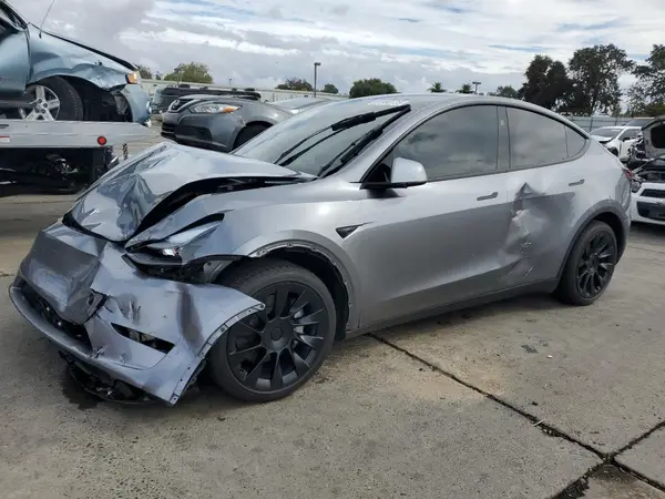 7SAYGAEE4RF154723 2024 TESLA MODEL Y - Image 1