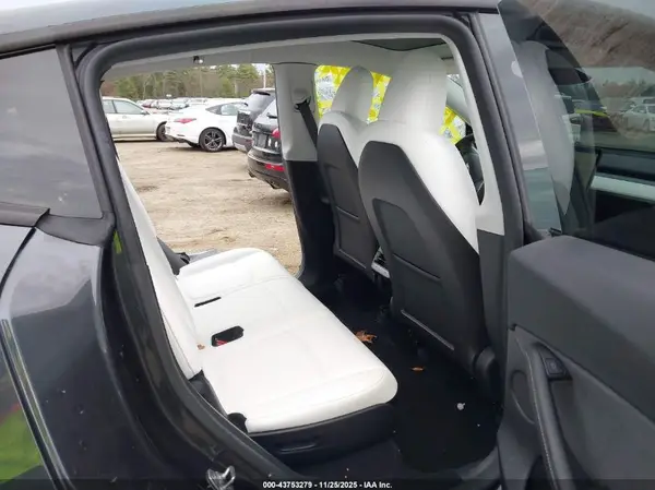 7SAYGAEE4RF166905 2024 TESLA MODEL Y - Image 8