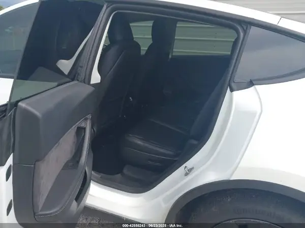 7SAYGAEE4RF169559 2024 TESLA MODEL Y - Image 8