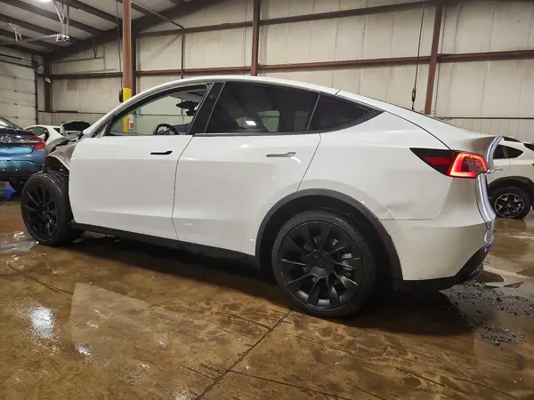 7SAYGAEE4RF176558 2024 TESLA MODEL Y - Image 2