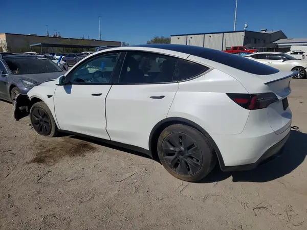 7SAYGAEE4RF177368 2024 TESLA MODEL Y - Image 2
