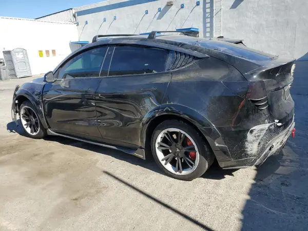 7SAYGAEE4RF177385 2024 TESLA MODEL Y - Image 2