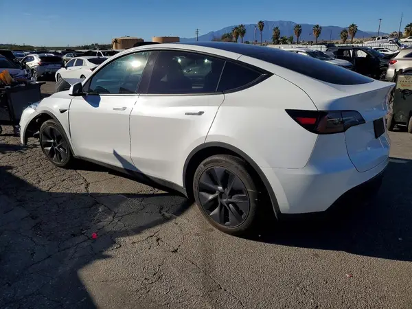 7SAYGAEE4RF184482 2024 TESLA MODEL Y - Image 2