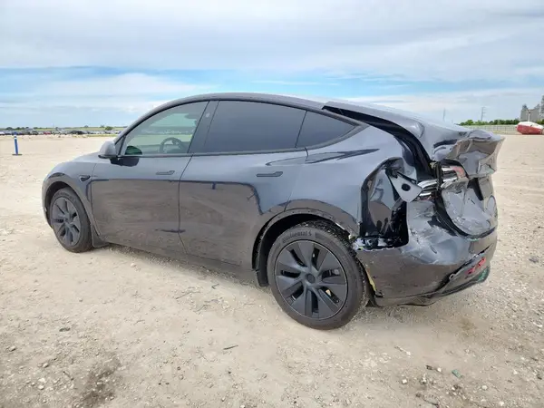 7SAYGAEE4RF194736 2024 TESLA MODEL Y - Image 2