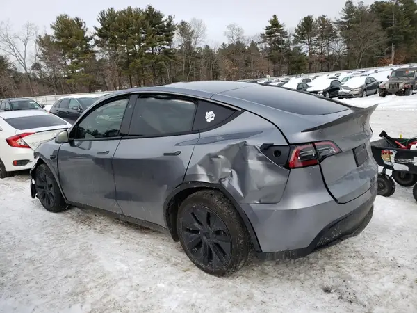 7SAYGAEE4RF199838 2024 TESLA MODEL Y - Image 2