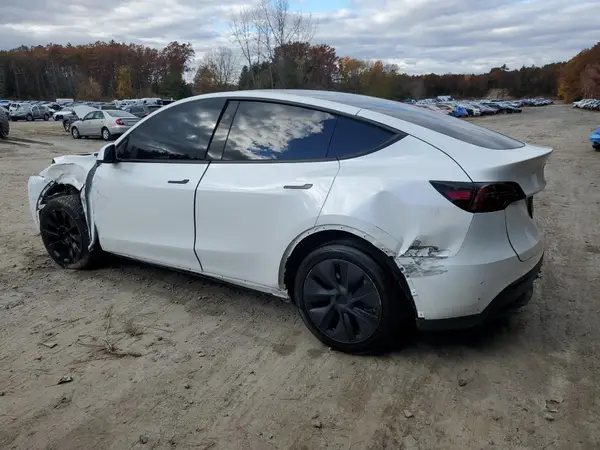 7SAYGAEE4RF205752 2024 TESLA MODEL Y - Image 2