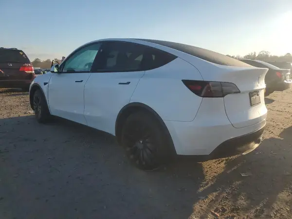 7SAYGAEE4RF206318 2024 TESLA MODEL Y - Image 2