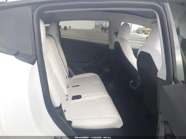 7SAYGAEE4RF206674 2024 TESLA MODEL Y - Image 8