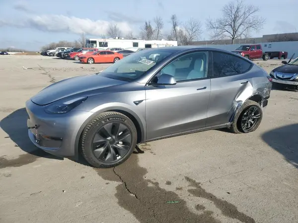 7SAYGAEE4RF210742 2024 TESLA MODEL Y - Image 1