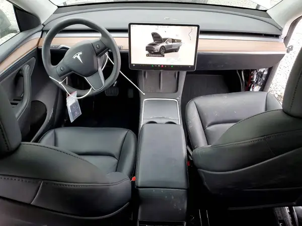 7SAYGAEE4SF217602 2025 TESLA MODEL Y - Image 8