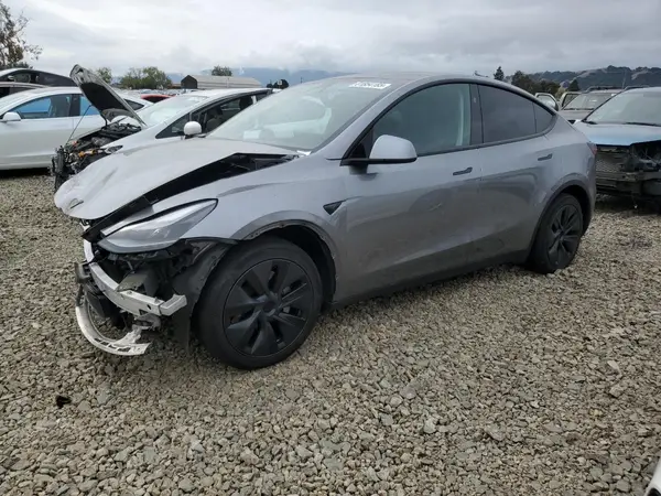 7SAYGAEE4SF240846 2025 TESLA MODEL Y - Image 1