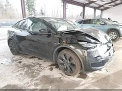 7SAYGAEE4SF249885 2025 TESLA MODEL Y