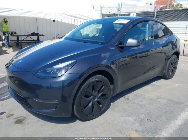 7SAYGAEE4SF273376 2025 TESLA MODEL Y - Image 2
