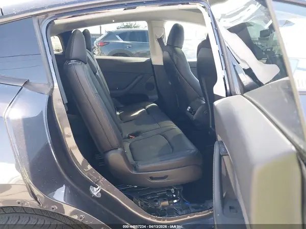 7SAYGAEE4SF273376 2025 TESLA MODEL Y - Image 8
