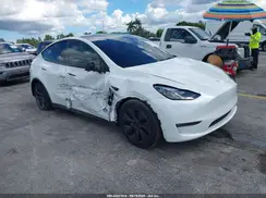 7SAYGAEE4SF283972 2025 TESLA MODEL Y