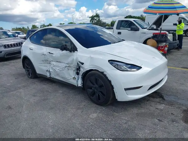 7SAYGAEE4SF283972 2025 TESLA MODEL Y - Image 1