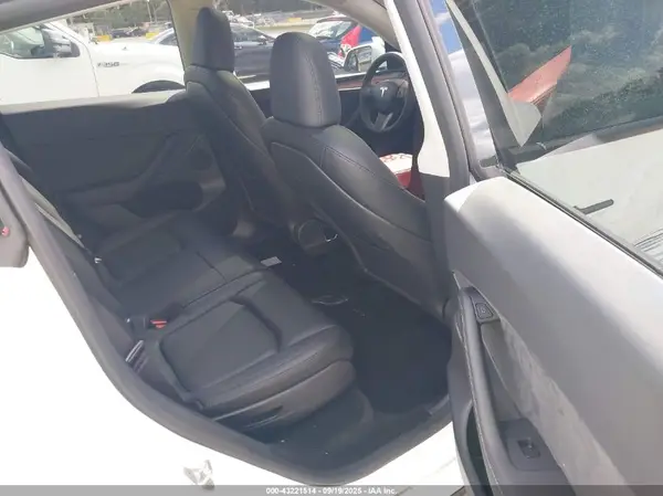 7SAYGAEE4SF283972 2025 TESLA MODEL Y - Image 8
