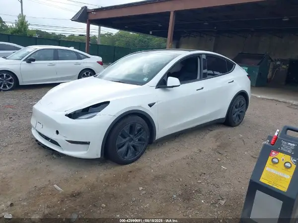 7SAYGAEE4SF295362 2025 TESLA MODEL Y - Image 2