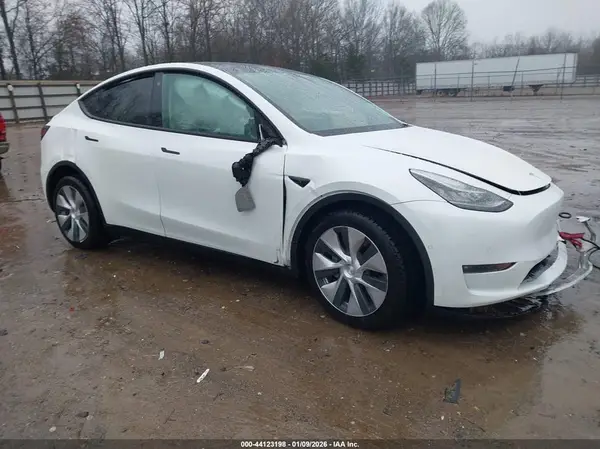 7SAYGAEE5NF364497 2022 TESLA MODEL Y - Image 1