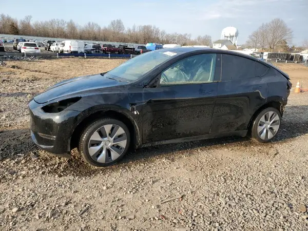 7SAYGAEE5NF376911 2022 TESLA MODEL Y - Image 1