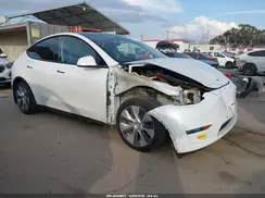 7SAYGAEE5NF405257 2022 TESLA MODEL Y