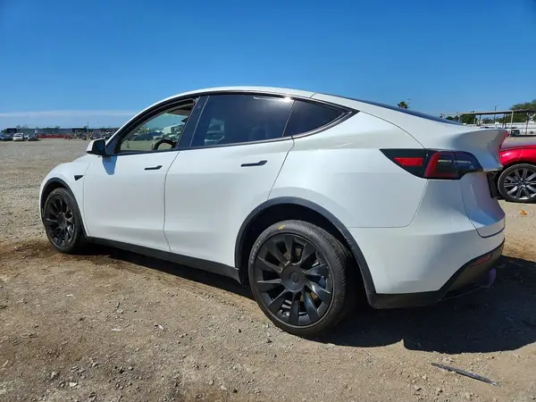7SAYGAEE5NF417473 2022 TESLA MODEL Y - Image 2