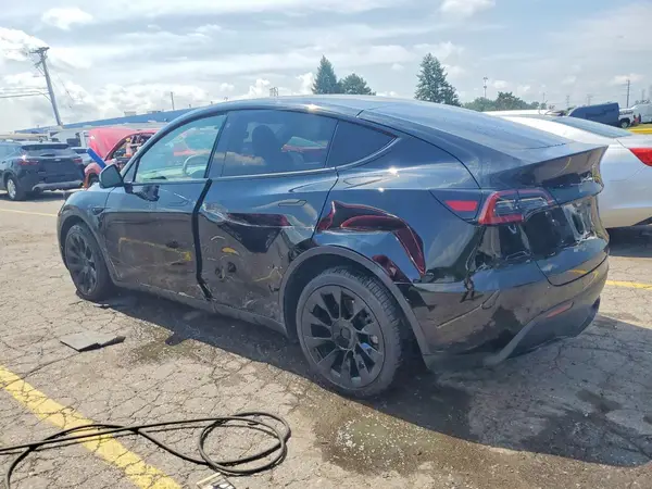 7SAYGAEE5NF427453 2022 TESLA MODEL Y - Image 2