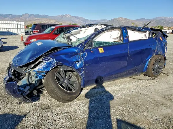 7SAYGAEE5NF467290 2022 TESLA MODEL Y - Image 1