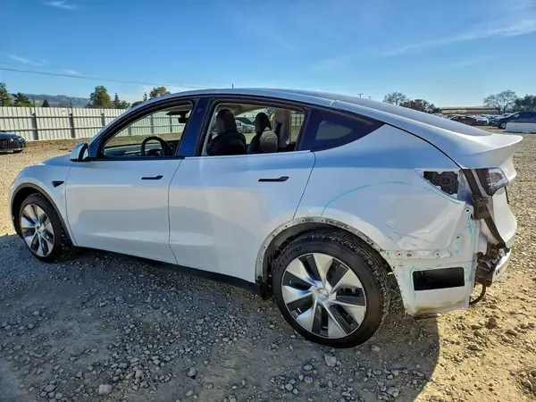 7SAYGAEE5NF490827 2022 TESLA MODEL Y - Image 2