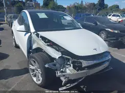 7SAYGAEE5NF493968 2022 TESLA MODEL Y