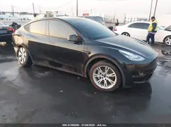 7SAYGAEE5NF495610 2022 TESLA MODEL Y