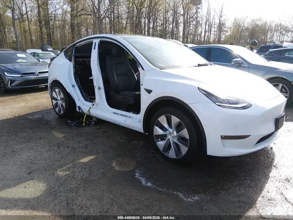 7SAYGAEE5NF508520 2022 TESLA MODEL Y - Image 1