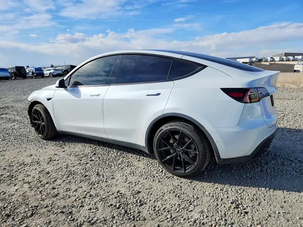 7SAYGAEE5NF517735 2022 TESLA MODEL Y - Image 2