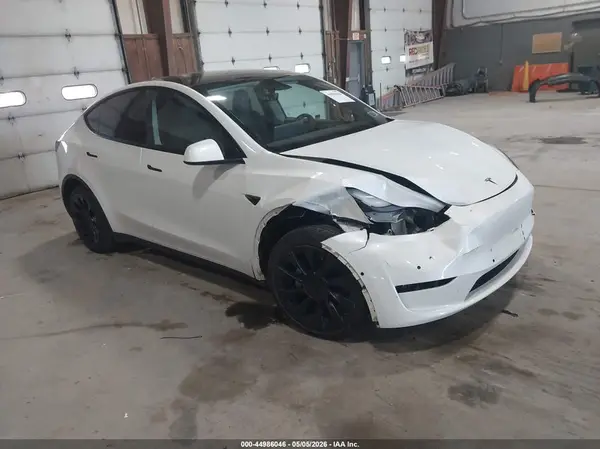 7SAYGAEE5NF521395 2022 TESLA MODEL Y - Image 1