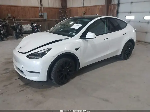 7SAYGAEE5NF521395 2022 TESLA MODEL Y - Image 2